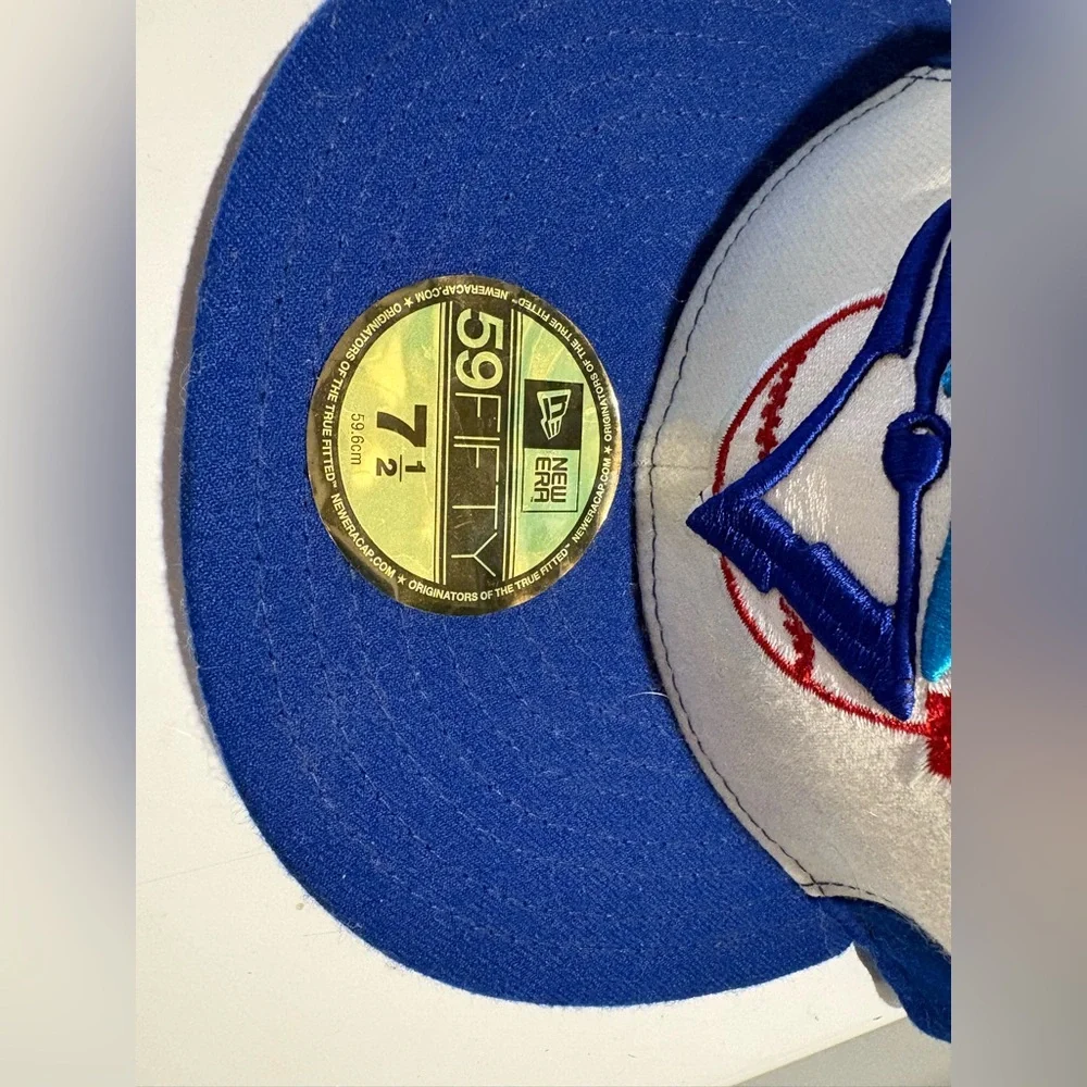 New Era fitted 59fifty Toronto Blue Jays field cap 7 1/2 New‎ - with stickers.